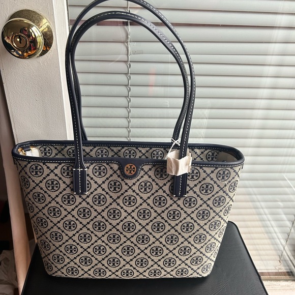 TORY BURCH T MONOGRAM ZIP TOTE - Picture 15 of 16